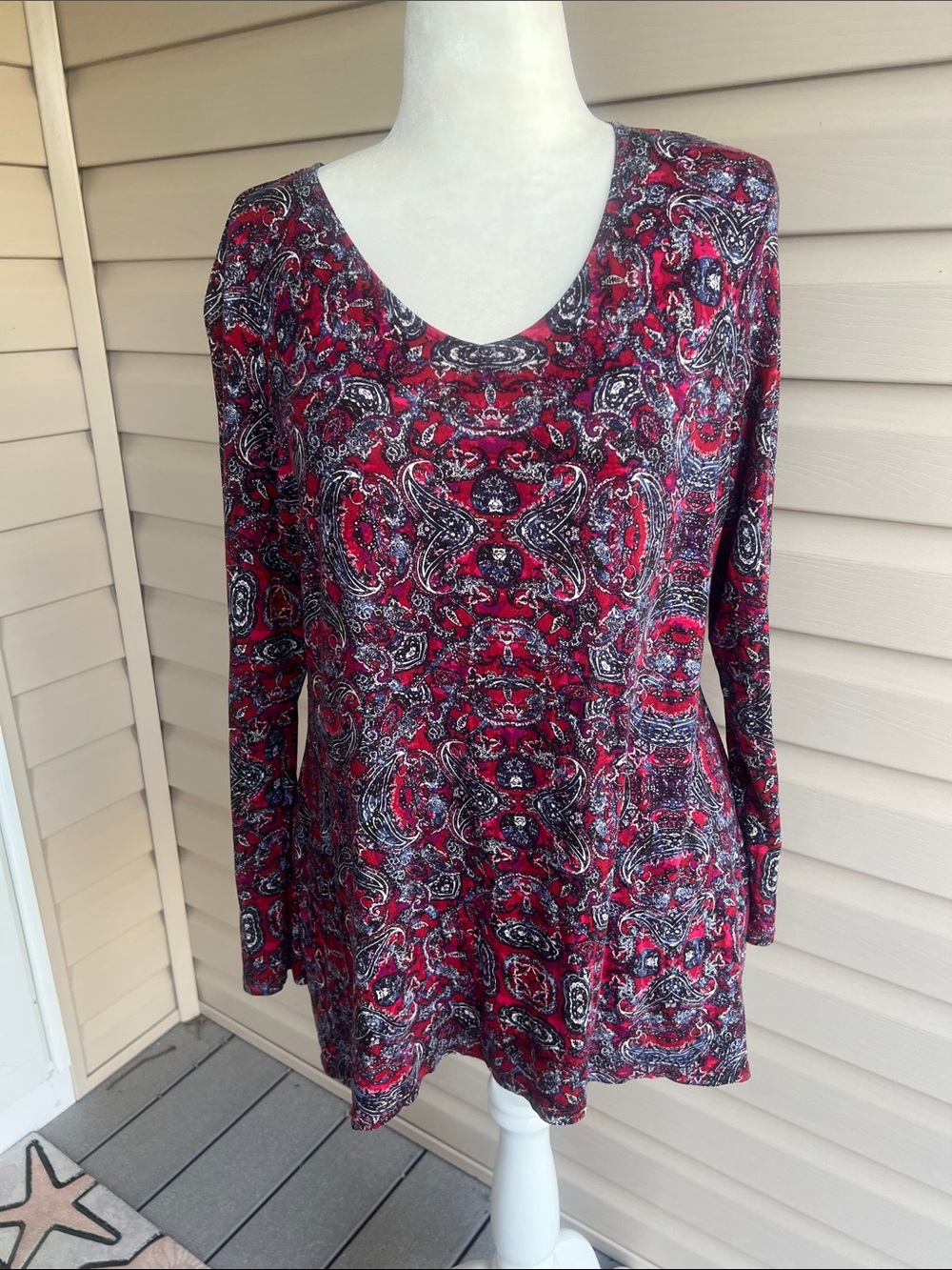 J. Jill Red Paisley Long-Sleeve Scoop Neck Top